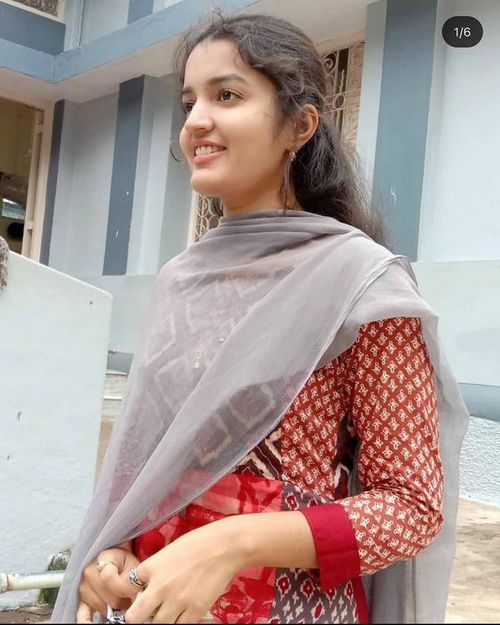 ladies profile pic