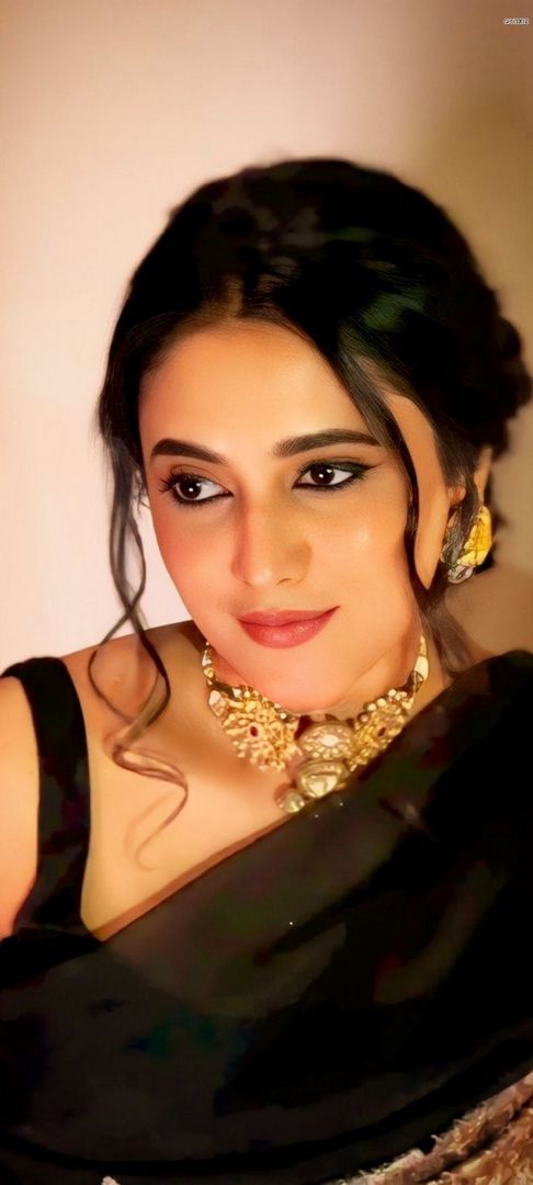 ladies profile pic