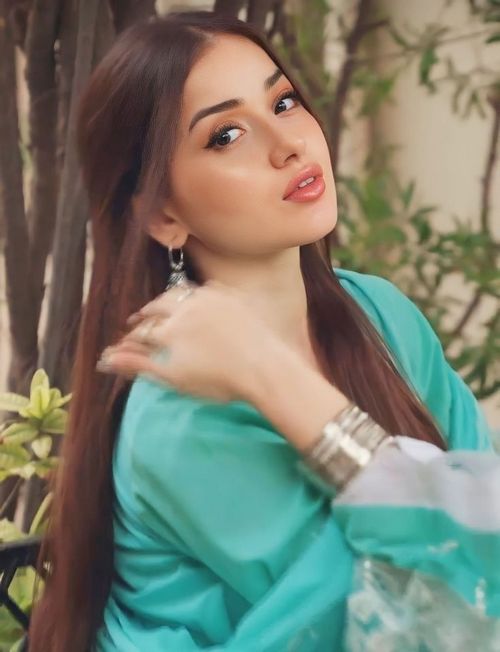 ladies profile pic