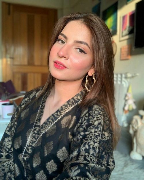 ladies profile pic