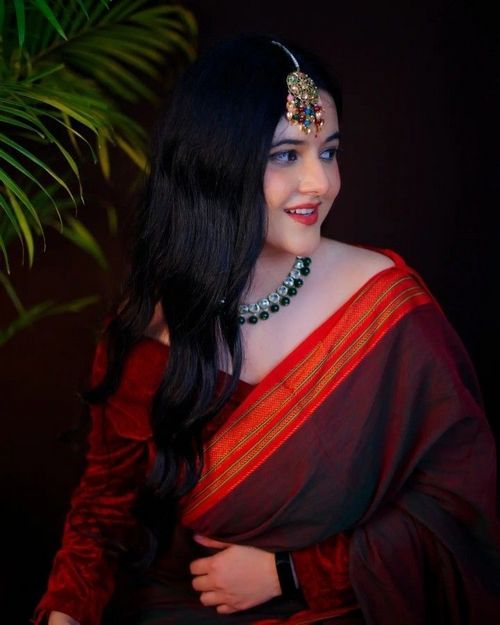 ladies profile pic