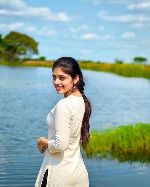 ladies profile pic