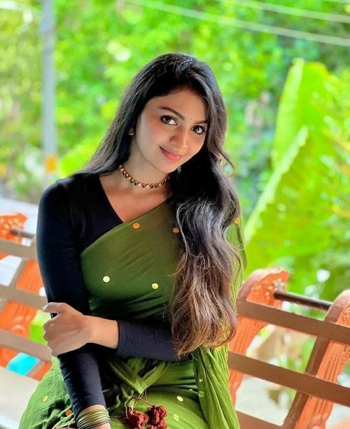 ladies profile pic