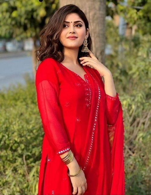 ladies profile pic