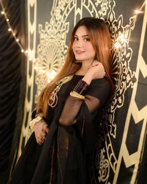 ladies profile pic