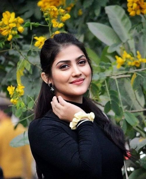 ladies profile pic