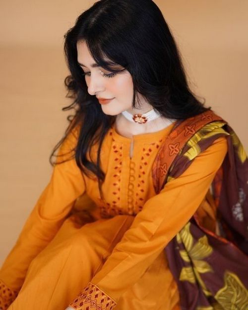 ladies profile pic