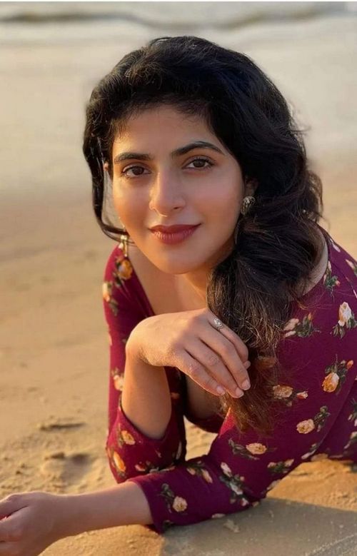 ladies profile pic