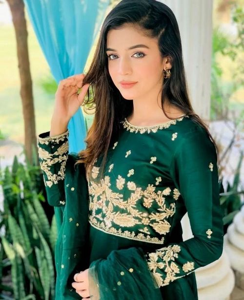 ladies profile pic