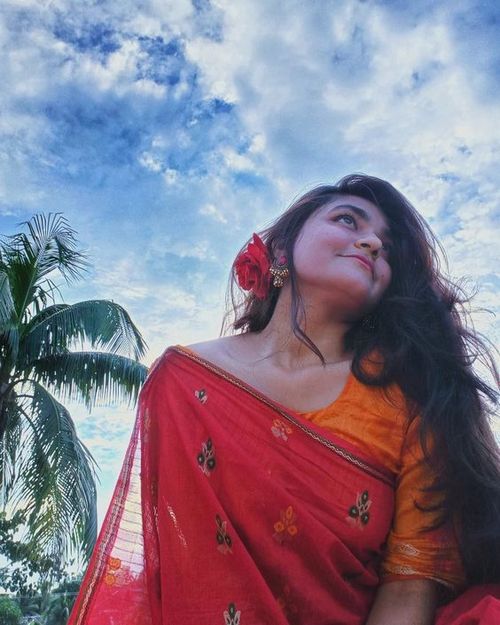 ladies profile pic