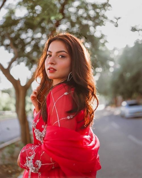 ladies profile pic