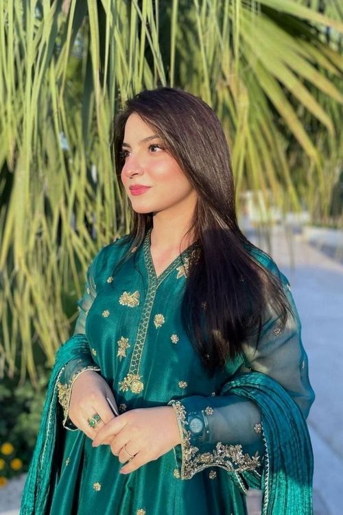 ladies profile pic