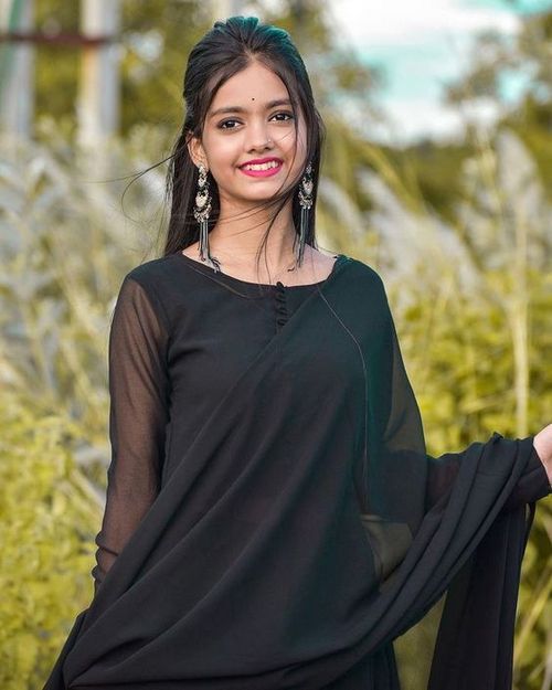 ladies profile pic