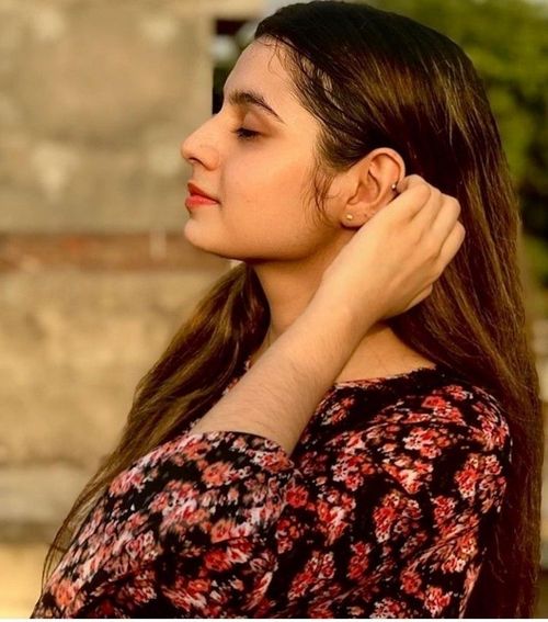 ladies profile pic