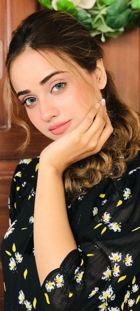 ladies profile pic