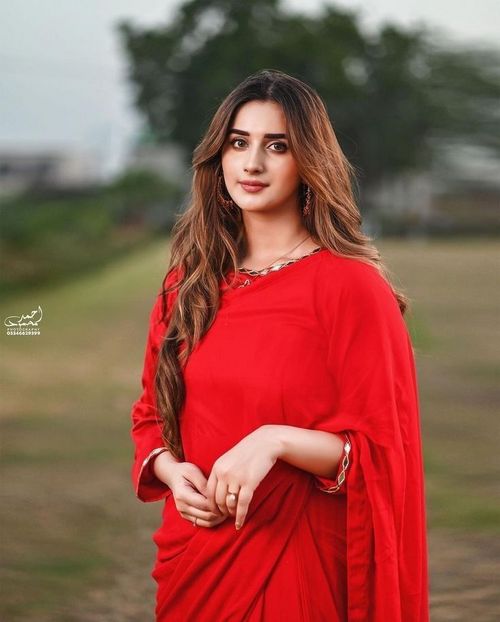 ladies profile pic