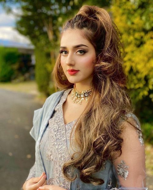 ladies profile pic