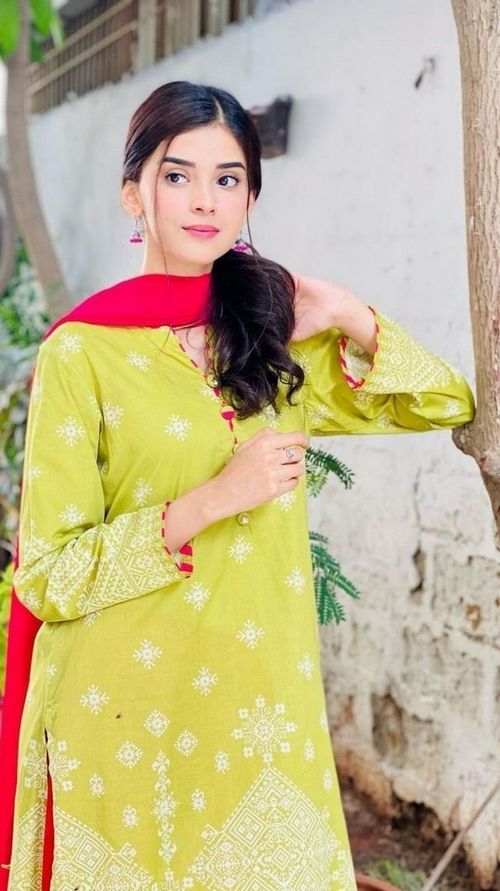 ladies profile pic