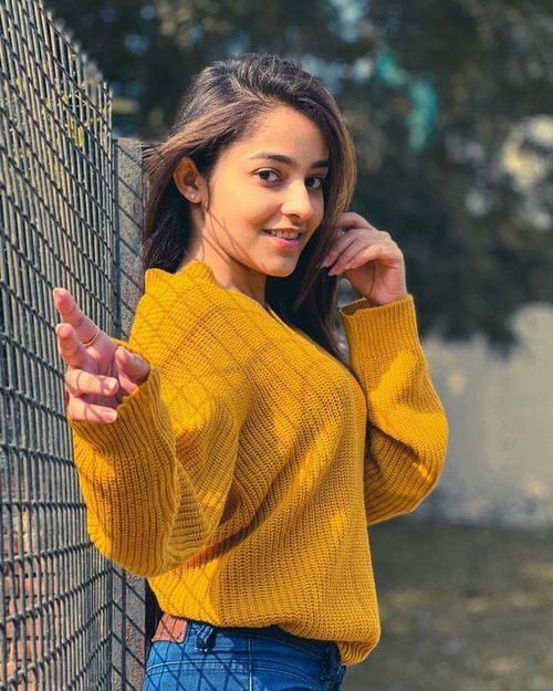 ladies profile pic