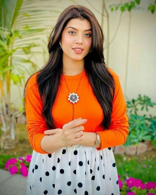 ladies profile pic