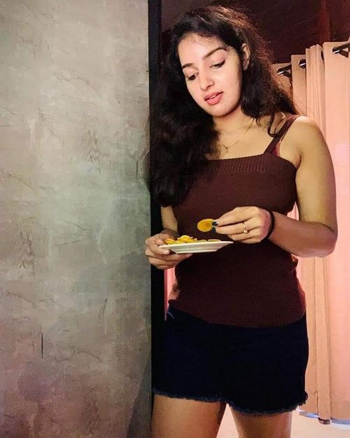 ladies profile pic