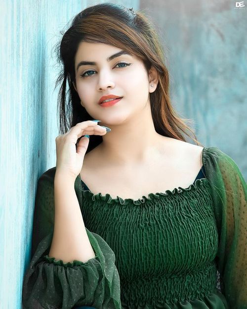 ladies profile pic