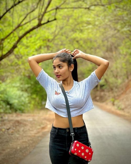 ladies profile pic