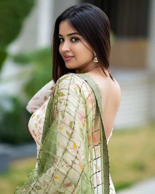 ladies profile pic