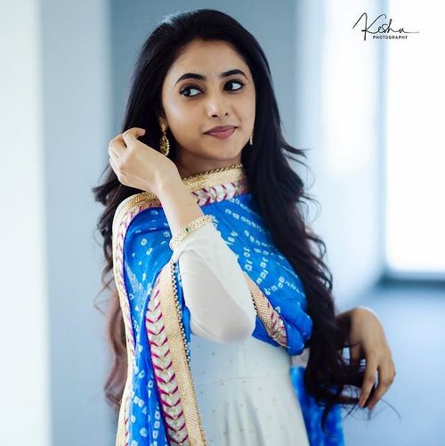 ladies profile pic
