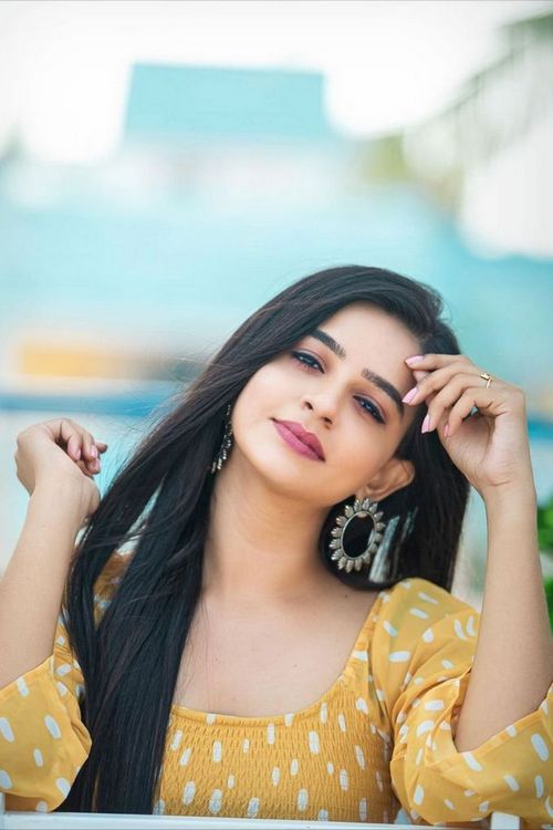 ladies profile pic