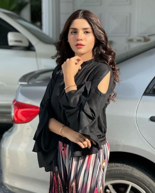 ladies profile pic