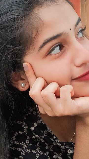 ladies profile pic