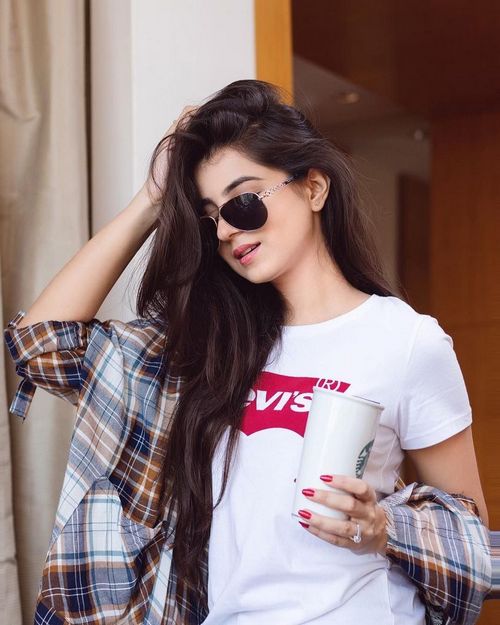 ladies profile pic