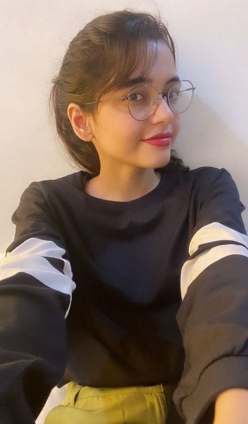 ladies profile pic