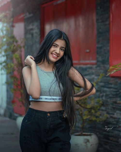 ladies profile pic