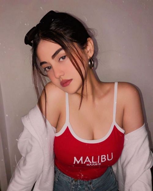 ladies profile pic