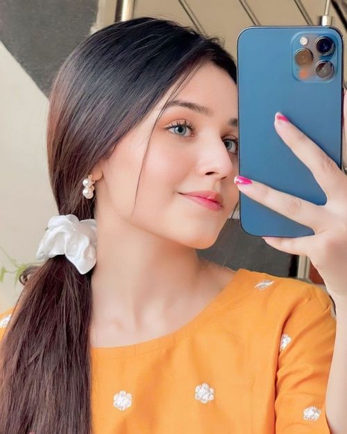 ladies profile pic