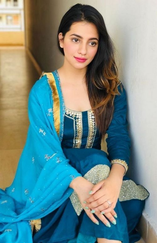 ladies profile pic