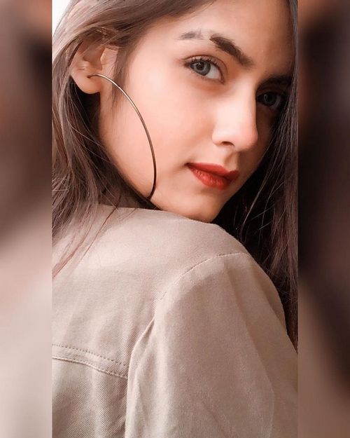 ladies profile pic