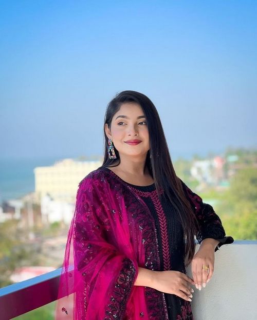 ladies profile pic