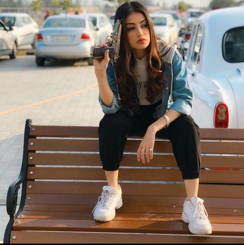 ladies profile pic