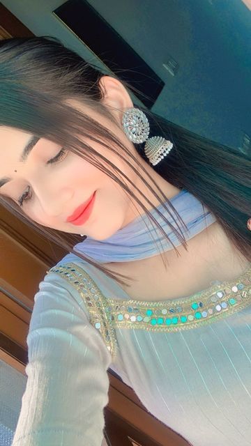 ladies profile pic