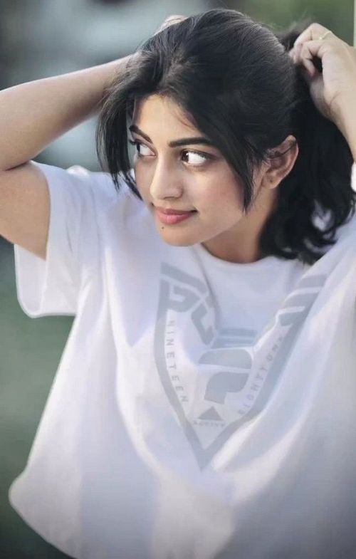 ladies profile pic