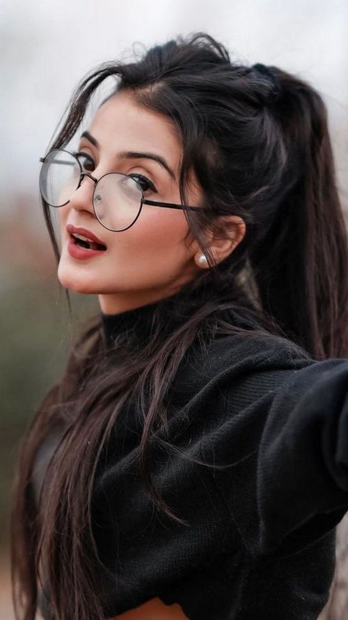ladies profile pic