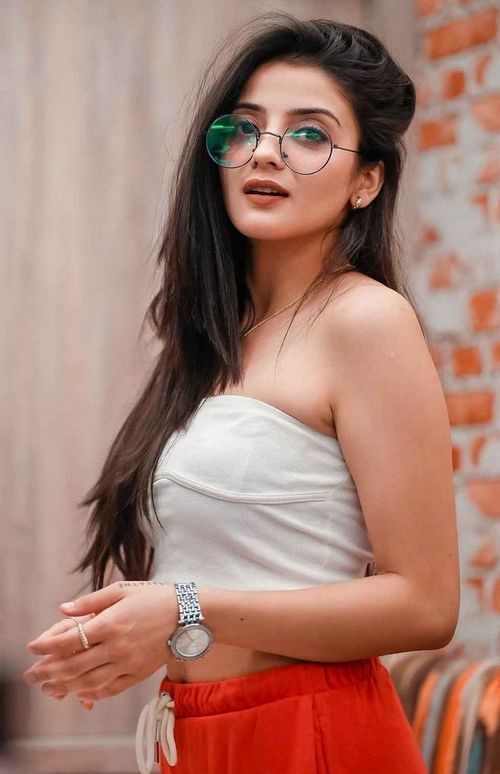 ladies profile pic