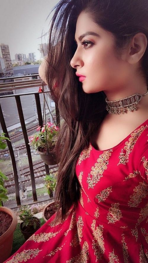 ladies profile pic