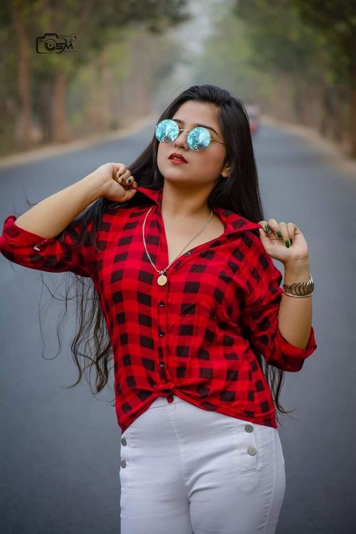 ladies profile pic
