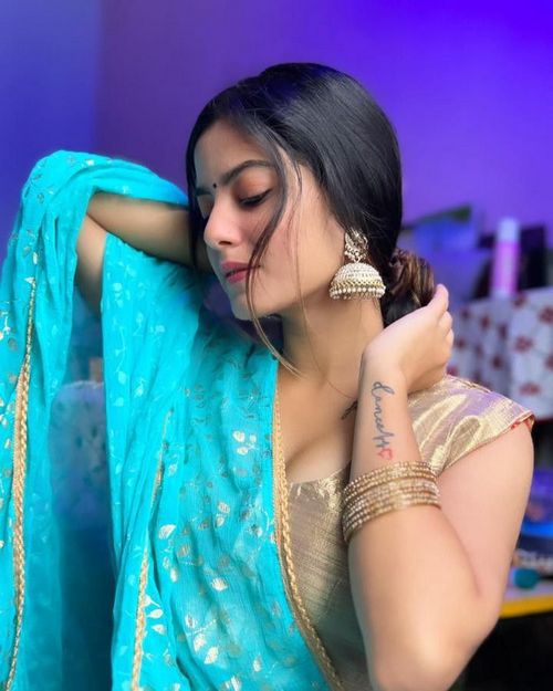 ladies profile pic