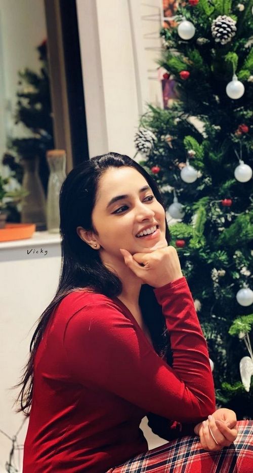 ladies profile pic