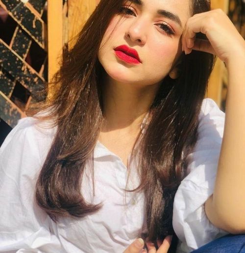 ladies profile pic